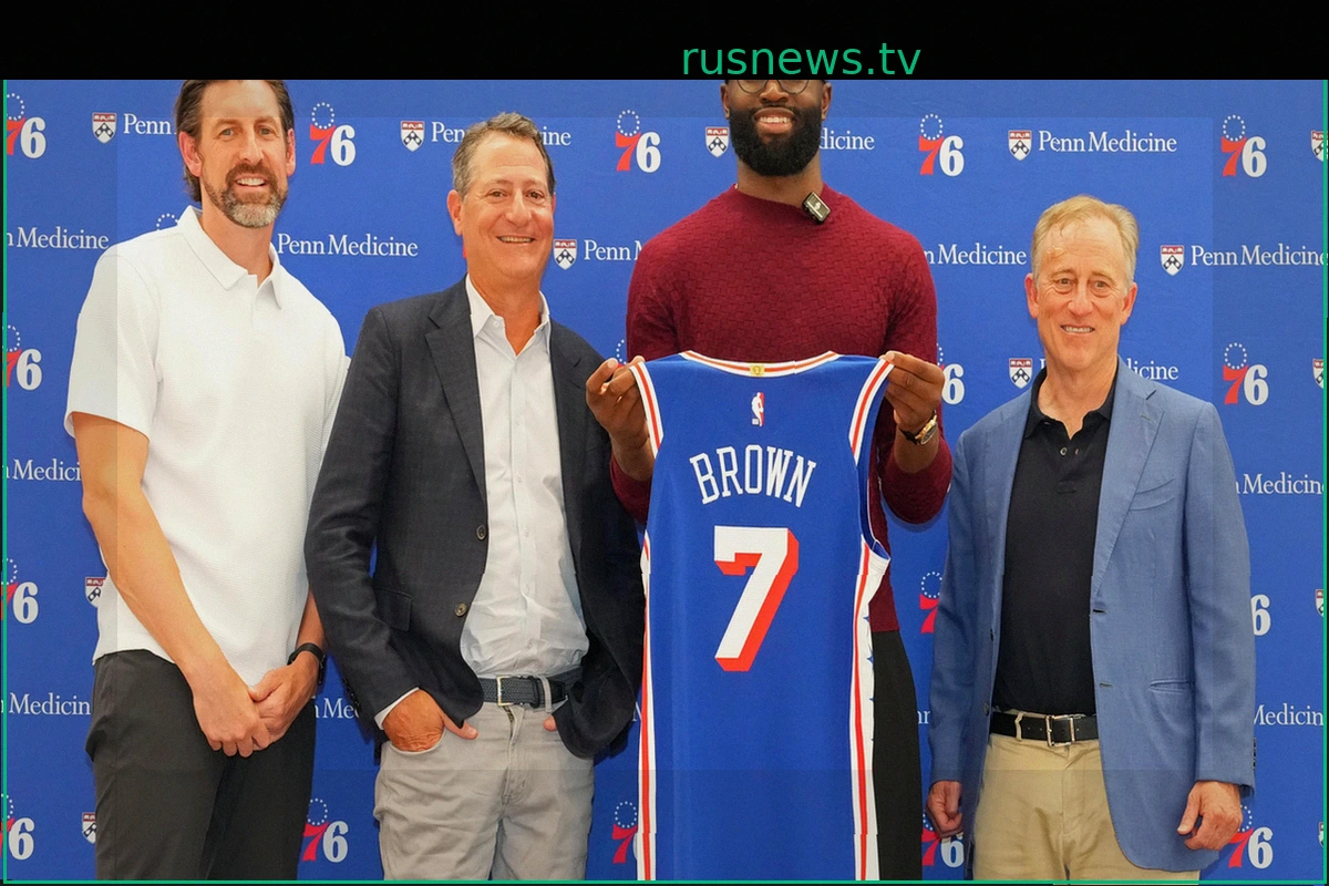 Джейлен Браун бросает первую подачу на игре Phillies после обмена в 76ers