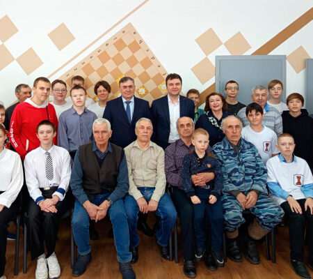 Сеансы одновременной игры с гроссмейстерами состоялись в Барнауле и Заринске