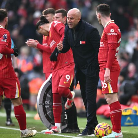 Ливерпуль встречается с Астон Виллой в матче Премьер-лиги