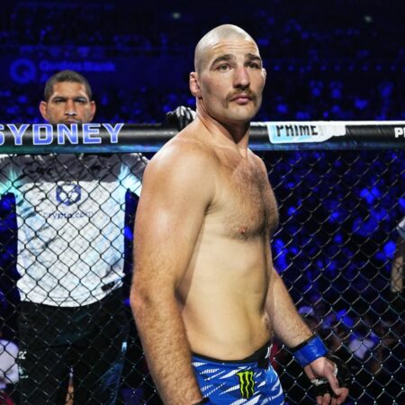 Дилашоу раскритиковал тактику Стрикленда в бою с Дю Плесси