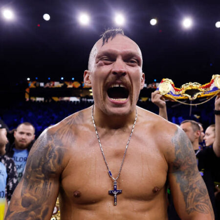 Александр Усик назвал своего самого сложного соперника в супертяжелом весе