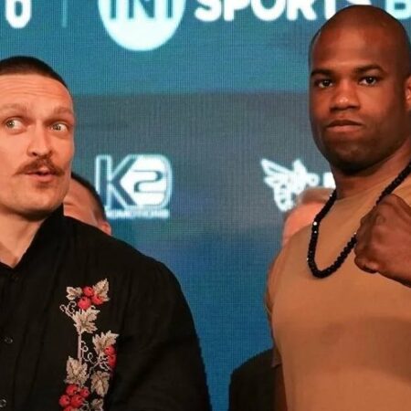 Околье назвал Усика фаворитом в потенциальном реванше Усик — Дюбуа