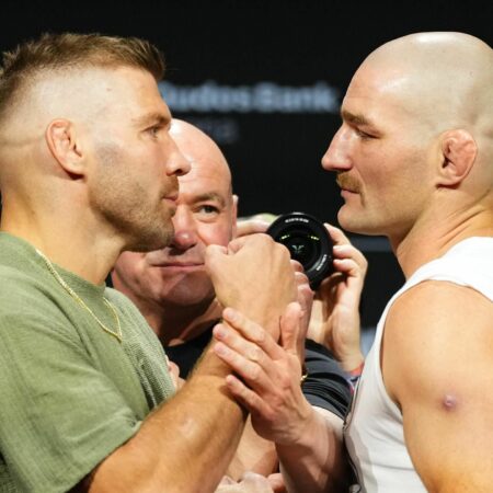 Дю Плесси: Адесанья уже не боец чемпионского калибра