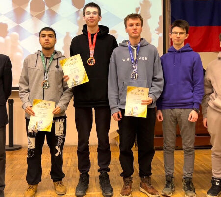 Ярослав Ремизов одерживает победу на шахматном турнире «Марафон»