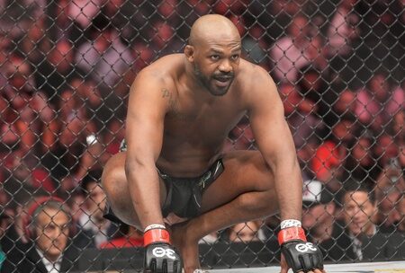 Джон Джонс готовится сделать важное заявление