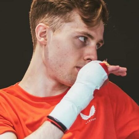 Том Уэлланд против Майкла Рамабелетсы: обзор главного боя и андеркарта