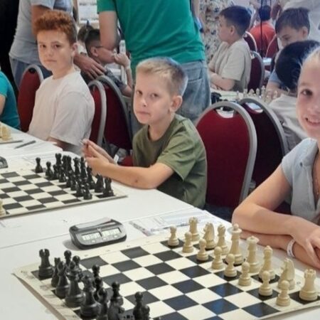 Юные шахматисты России соревнуются в Сочи