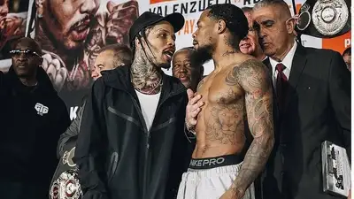 Парикмахер Дэвиса обвинил его во лжи