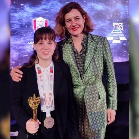 Анна Шухман возглавила юниорский чемпионат мира