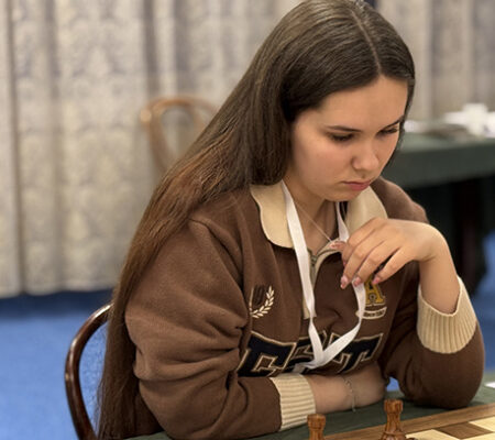 Пятый тур юниорского первенства мира в Черногории: россияне в погоне за лидерами