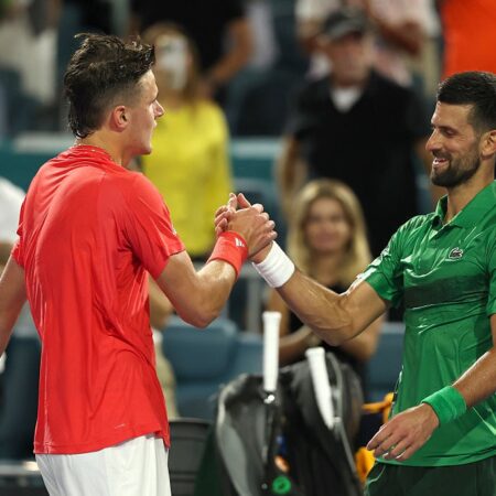 Новак Джокович упустил 100-й титул, проиграв юному теннисисту, который едва не снялся с турнира