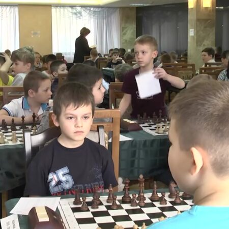 Первенство Ленинградской области по шахматам среди юных талантов стартовало в Тосно