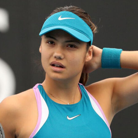 Эмма Радукану проводит отпуск в Лос-Анджелесе после завершения сделки с Vodafone