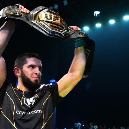 Менеджер Махачева: Ислам будет лучше в полусреднем весе, чем в легком