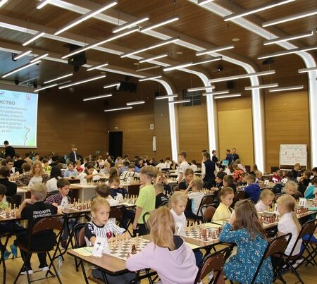 СК «КПРФ» и «Югорская шахматная академия» лидируют в Ханты-Мансийске