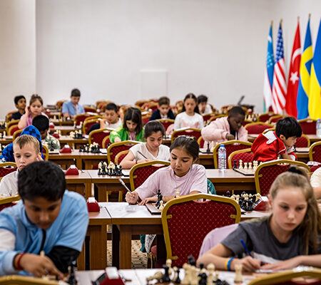 Россияне завоевали семь медалей на Детском Кубке мира по решению композиций