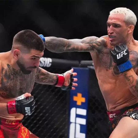 Алекс Волкановски высказался о поражении Чарльза Оливейры от Илии Топурии