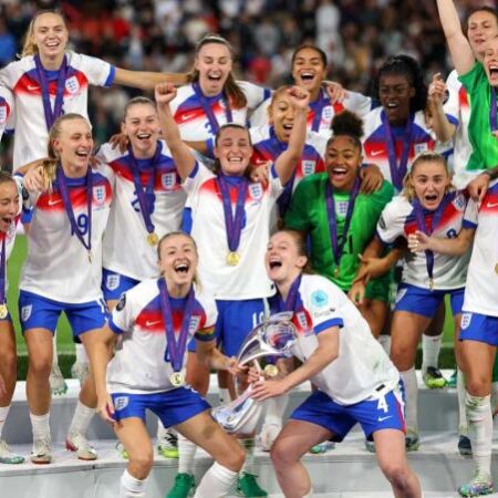 Женская сборная Англии: Чемпионки Европы после драматичной победы над Испанией