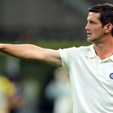 Аякс против Интера: Ранний тест для тренера Кристиана Киву