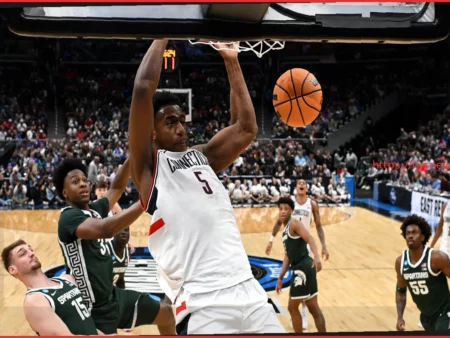 UConn Дэна Херли одолел MSU Тома Иззо и вышел в Элитную Восьмерку March Madness; фанаты ждут встречи с Дьюком