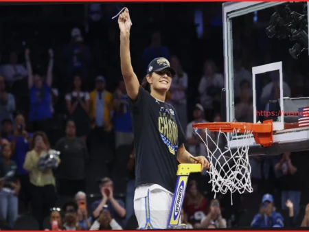 Лейкерс чествуют женскую баскетбольную команду УКЛА – чемпионов NCAA