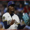 Эбнер Урибе отстранен MLB за празднование «DX Chop» в сторону дауга у пиварей
