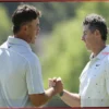 Рори Макилрой продемонстрировал часы Omega за 250 000 долларов Бруксу Кепке на PGA Championship