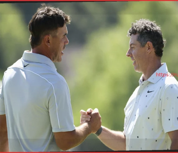 Рори Макилрой продемонстрировал часы Omega за 250 000 долларов Бруксу Кепке на PGA Championship