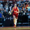 Кейтлин Кларк объявила дату выхода своей новой именной модели кроссовок Nike в вирусном видео с предматчевым образом