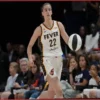 Кейтлин Кларк подарила Киду Кади подписанную майку на тренировке Indiana Fever